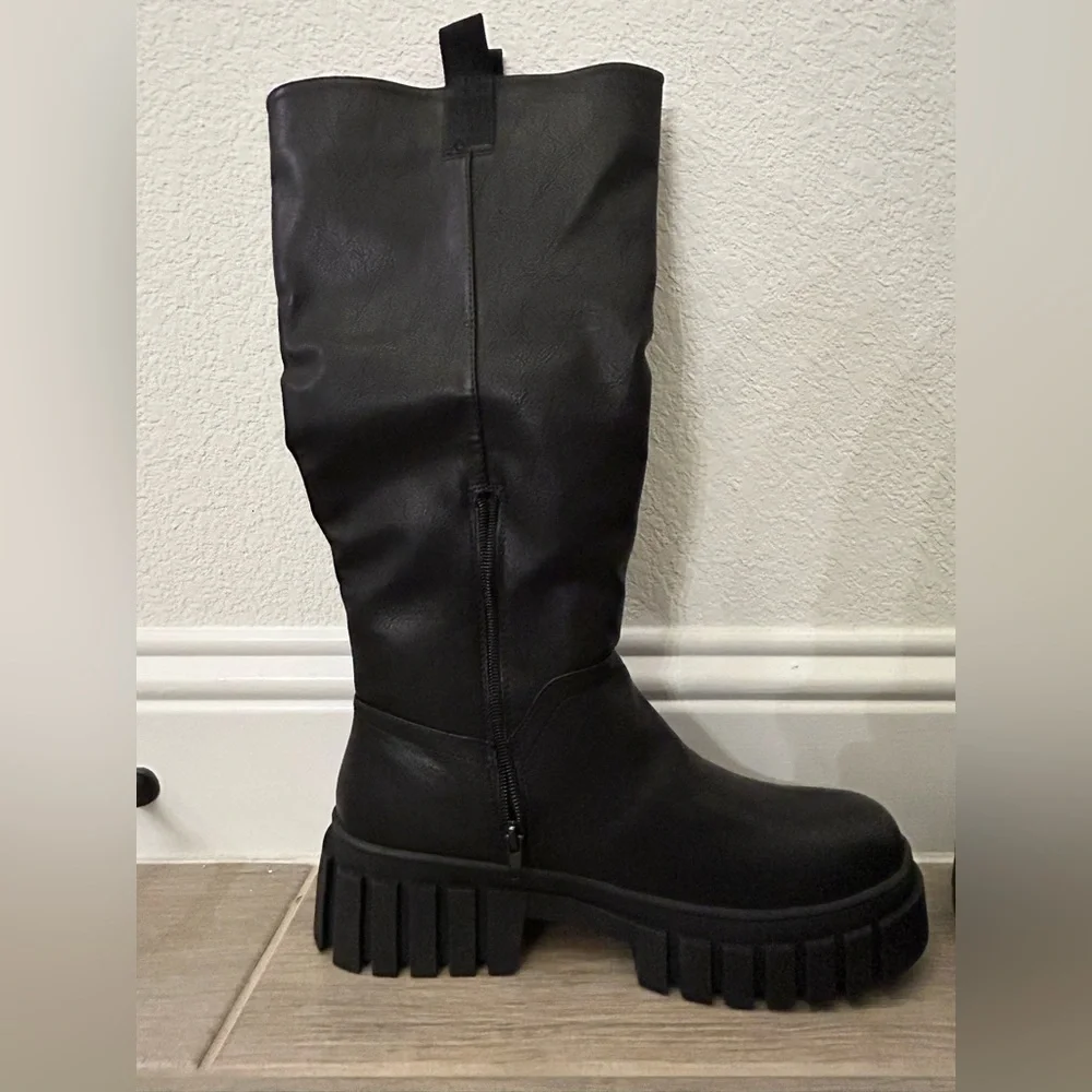 MIA RY Platform knee high leather boot in black malta size 10 NEW
